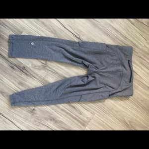 Lululemon size 4 23” leggings with pockets